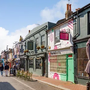 Trendy 1 Bed Flat With Roof Terrace Apartment Brighton